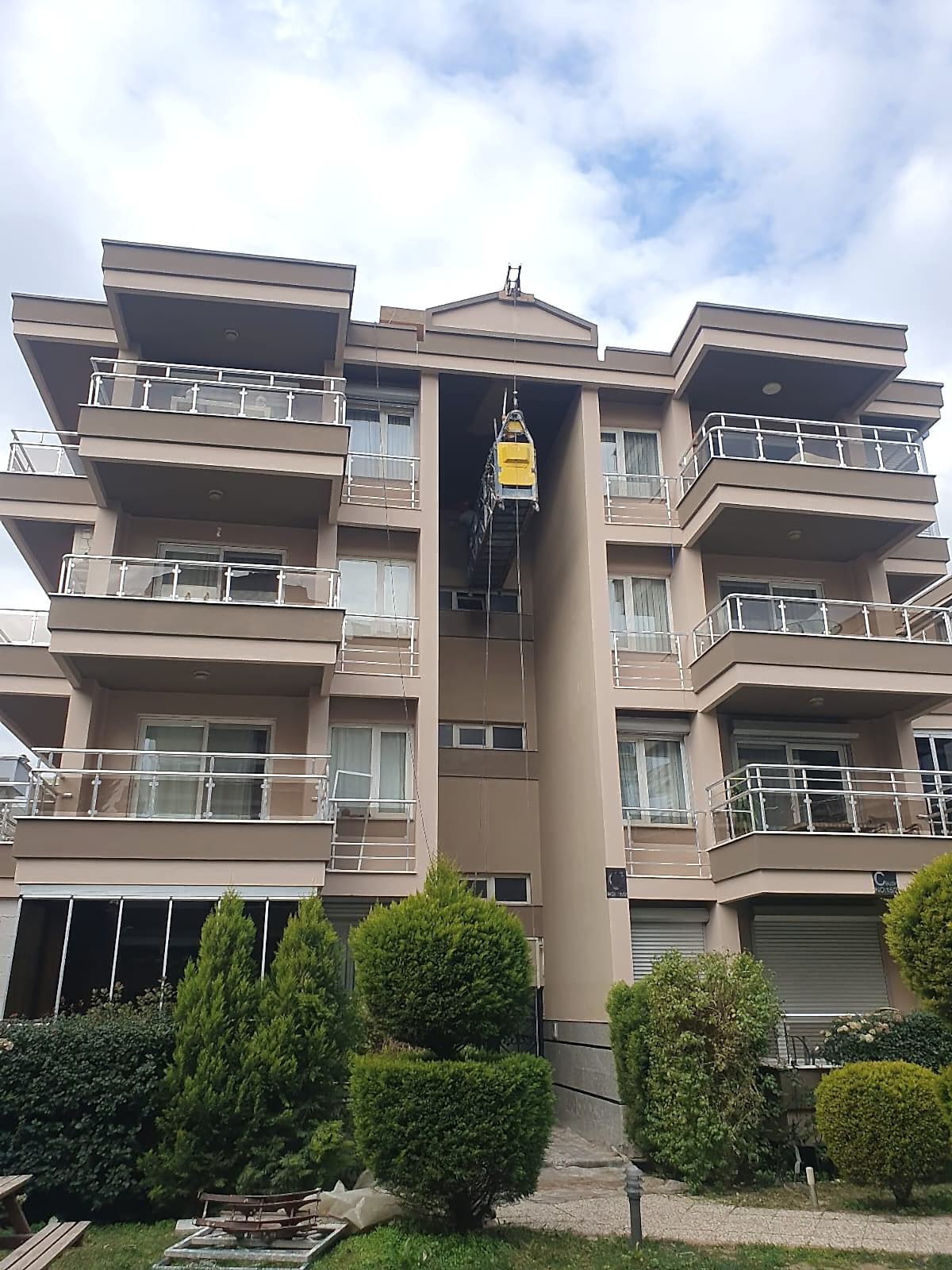 Kuşoğlu Sitesi Kuşoğlu sitesi dış cephe boyası fawori boya ile boyanmıştır.